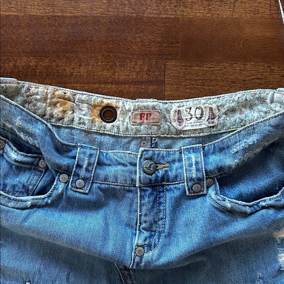 Free people Y2K vintage inspired boho distress low rise denim miniskirt size 30​ - Picture 7 of 9